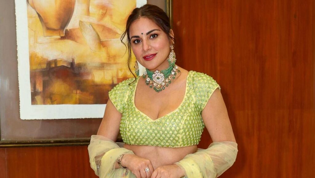Shraddha Arya Biography, Height, Weight, Age Husband, Family, Net worth, Awards, Movies, Tv Show & More